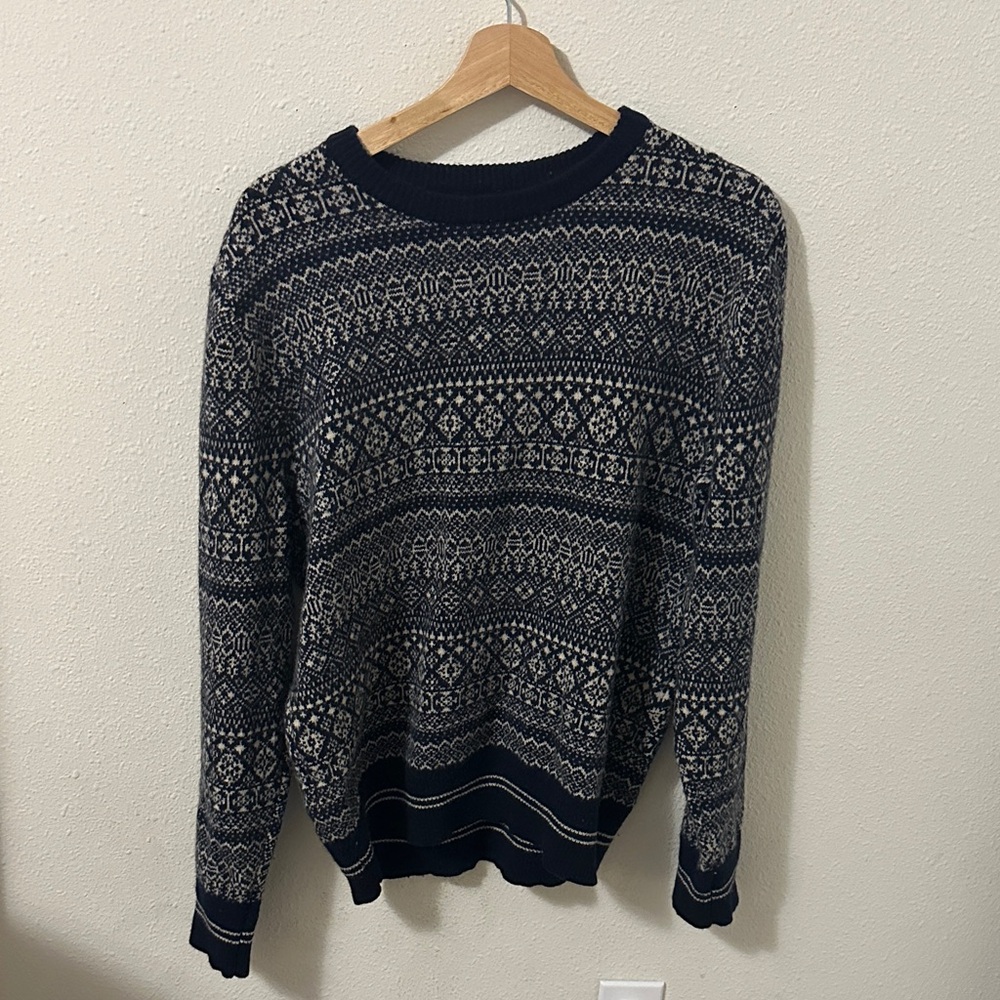 J. Crew Men's Navy and Cream Crewneck Sweater